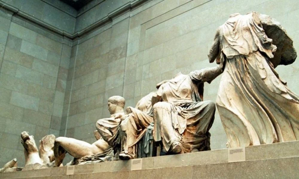 Προκαλεί ο Μπόρις Τζόνσον για τα Γλυπτά του Παρθενώνα: «Αποκτήθηκαν νόμιμα από τον Έλγιν»